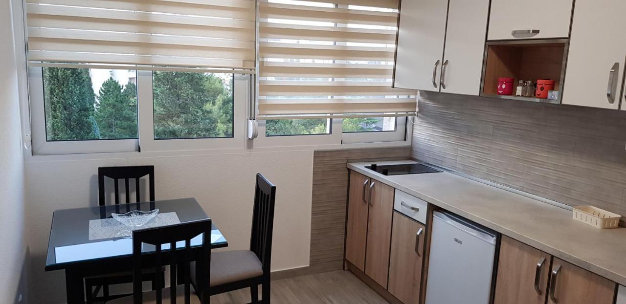 Renta Stan Apartman Odmor 포드고리차 외부 사진